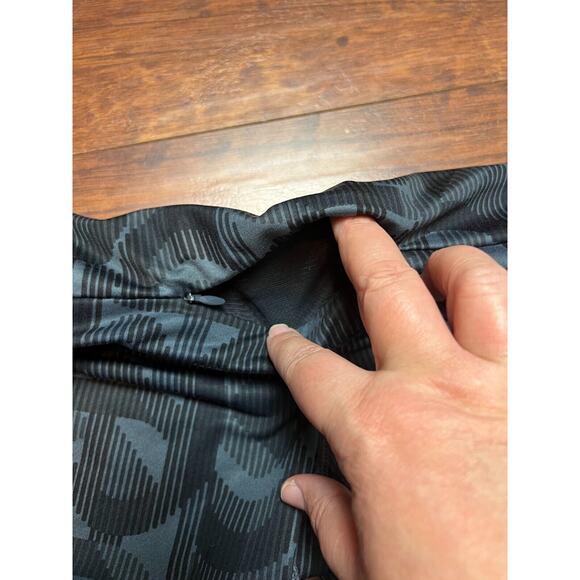 GapFit Womens Leggings Zip Pocket Logo All Over Print Black Gray Size Small - Picture 5 of 8